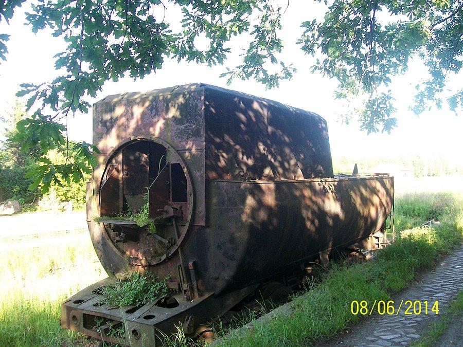 Wagon z parowozu jak stał 3 lata temu tak dalej stoi