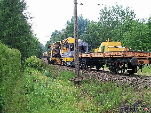 Modernizacja podsypki na łącznicy szlaków kolejowych nr 8 i nr 22 w Młodocinie