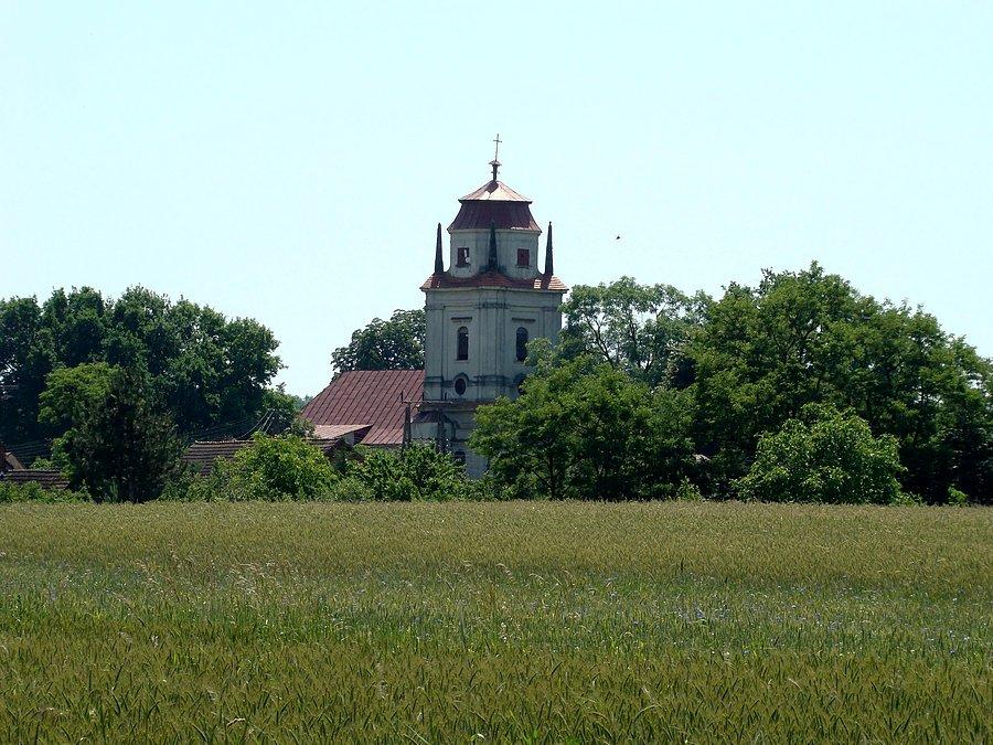 Ośmioboczna wieża kościoła w Krzydłowicach