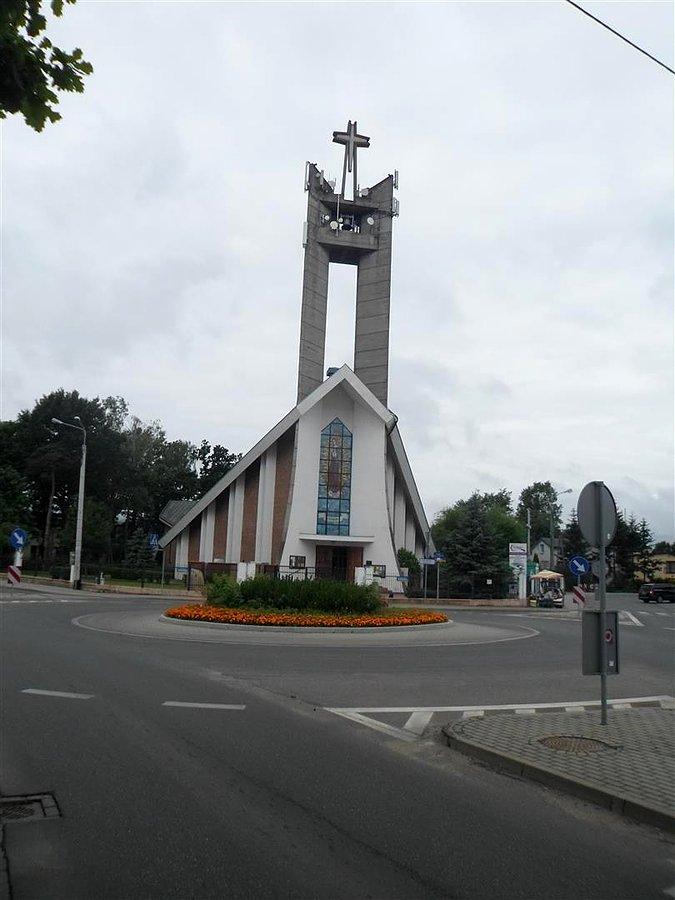 Kościół przy roindzie w Laskach