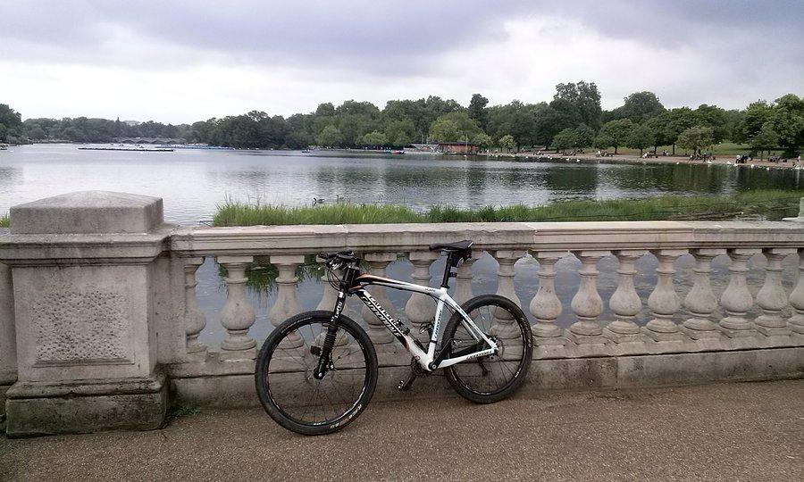 Jeziorko The Serpentine w Hyde parku