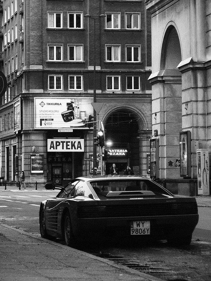 Czerwone Ferrari Testarossa
