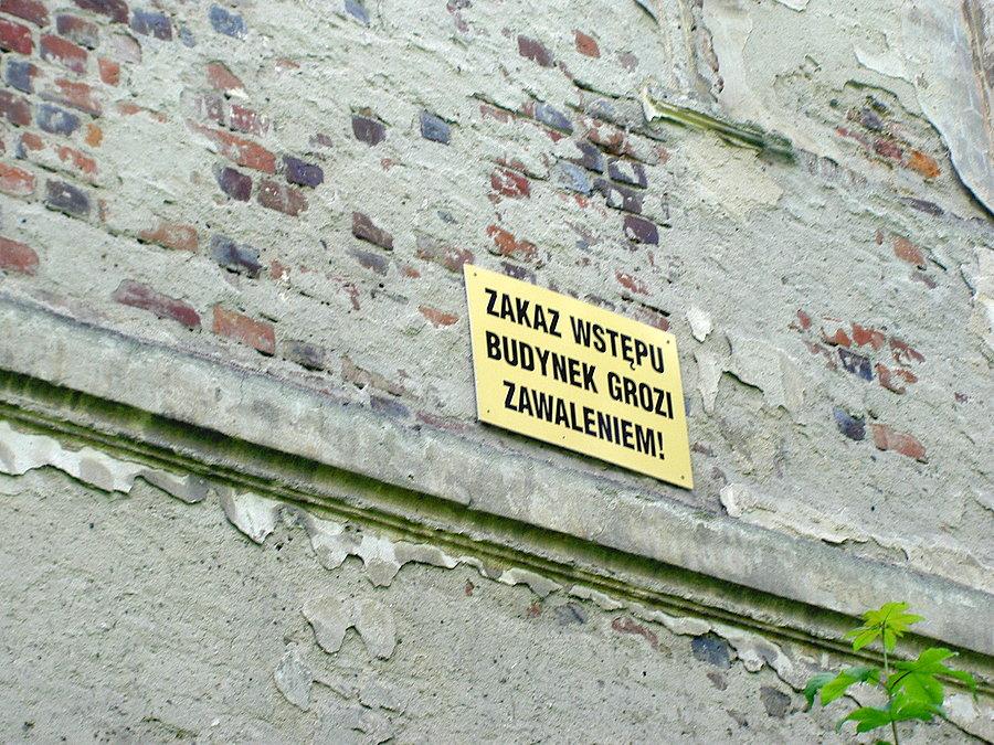 Budynek grozi zawaleniem, ale przecież jest pod ochroną konserwatora zabytków