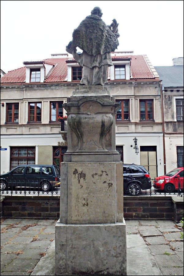 Nepomucen od tyłu