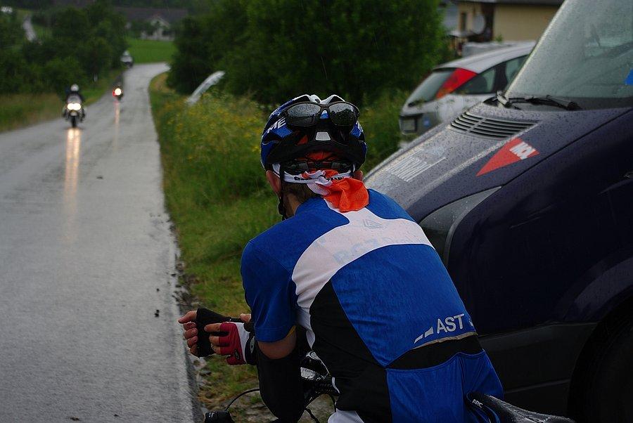 Czekamy z Marcinem na peleton
