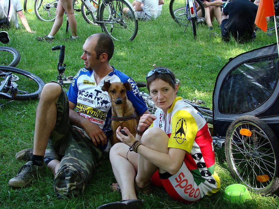 Święto Cykliczne 2014 Szczecin - Piesek ze Stargardu który "namówił swoich właścicieli na przyjazd do Szczecina ze Stargardu rowerami"