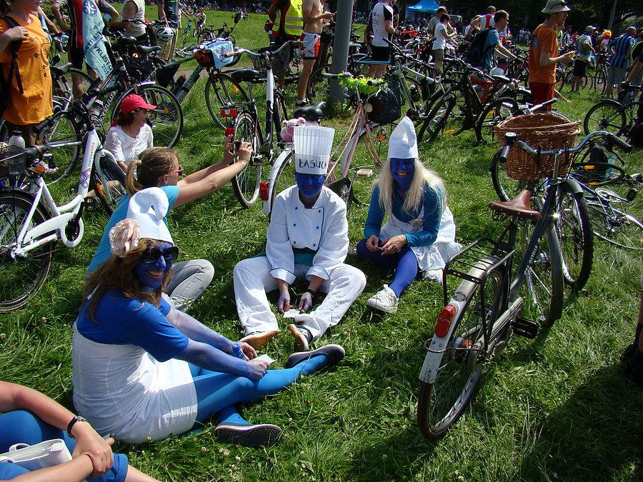 Święto Cykliczne 2014 Szczecin - Smerfowa gromadka . Uczestniczki konkursu na przebranie