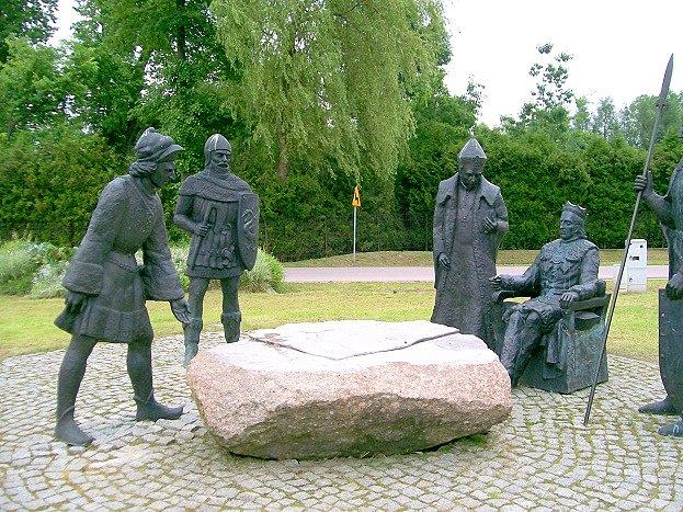 No i spotkali się w sprawie mostu łyżwowego u Powały z Taczowa..w parku średniowiecznym