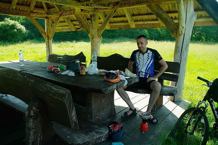 Obiad i chwila wytchnienia od słońca-Zamek Kryłów