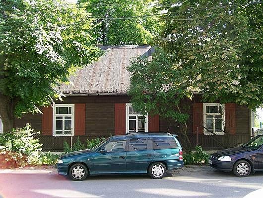 Drewniany dom na ulicy Ruchliwej
