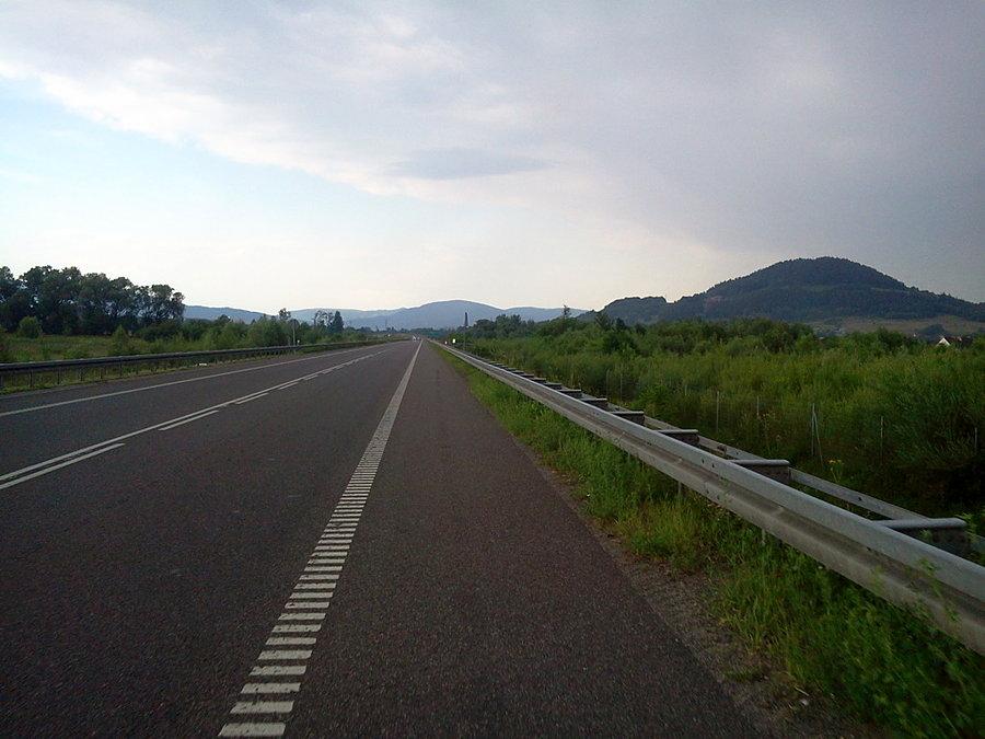 Do Żywca ekspresówką, z prawej Góra Grójec