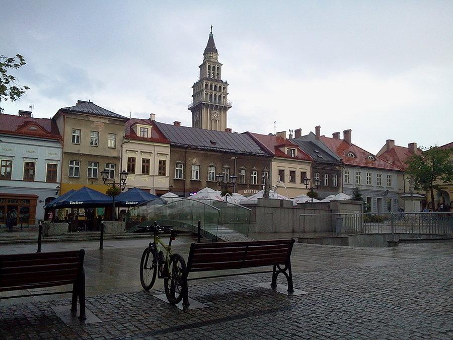 Rynek w Bielsku, znowu popadało