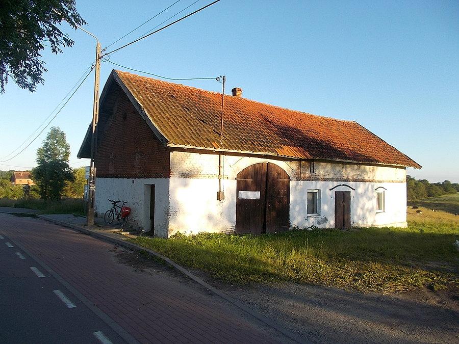 Sałkowice - takiego przystanku autobusowego to ze świecą szukać :-))
