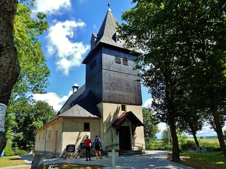 W drodze do Starego Pola. Kościół Filialny w Szropach