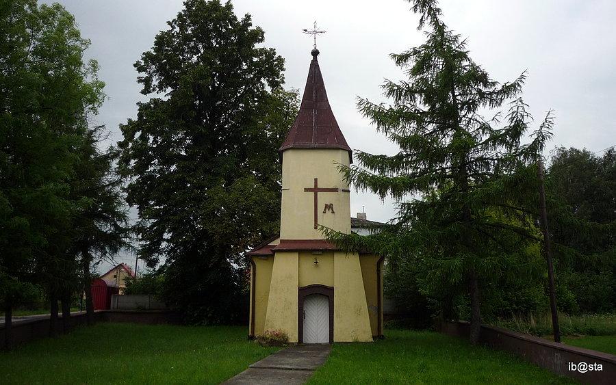 Dawna dworska kaplica w Trzebiesławicach