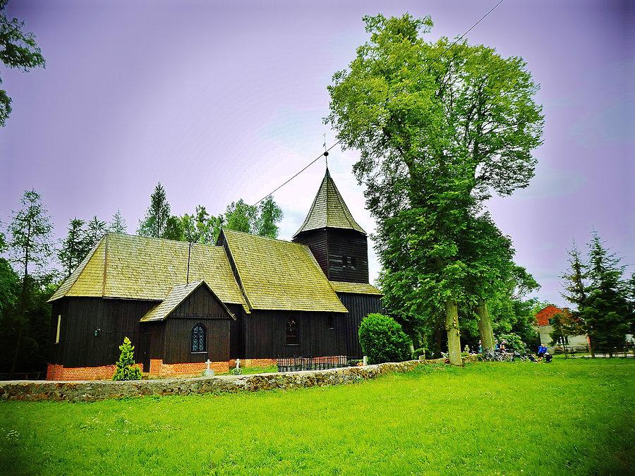 Szczodrowo-zabytkowy drewniany kościół