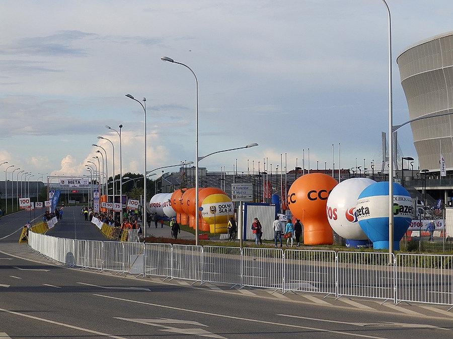 Meta pod stadionem