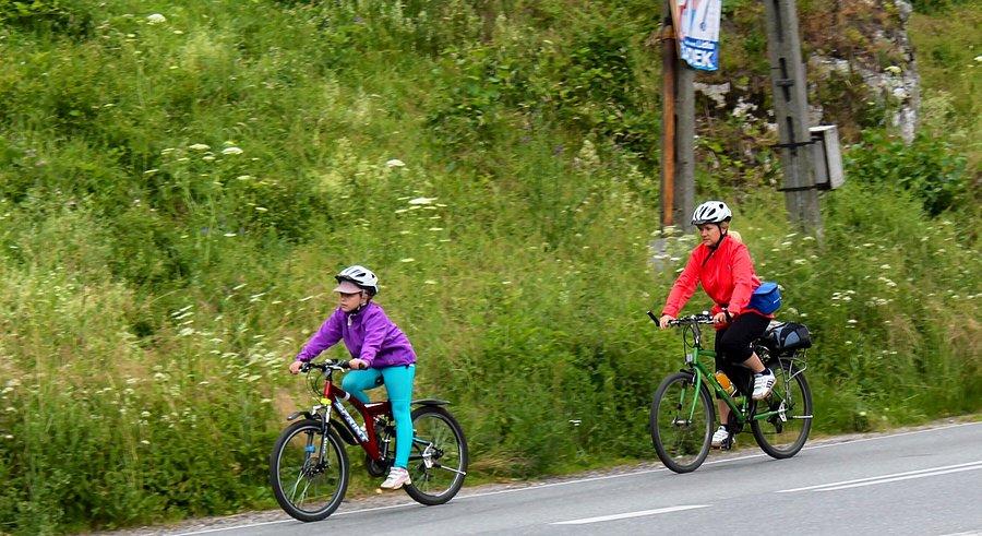 Zjazd ze sportowym pozdrowieniem: Skały
