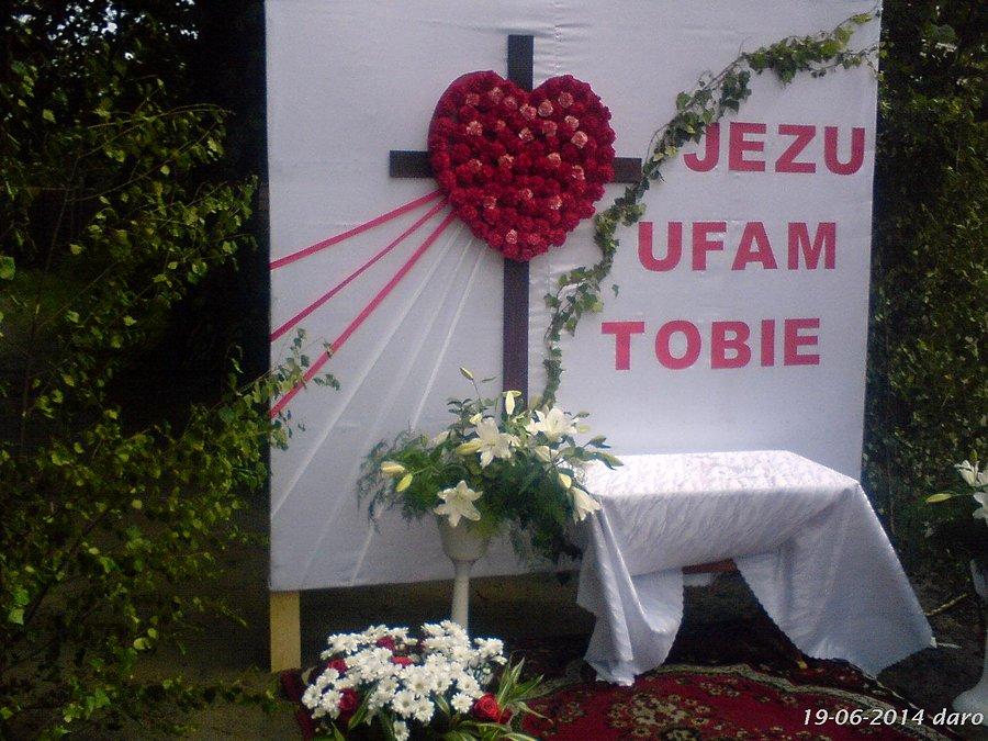 19-06-2014. Pięknie przystrojony przydrożny ołtarz w dniu Bożego Ciała, wycieczka do Szczodrowa