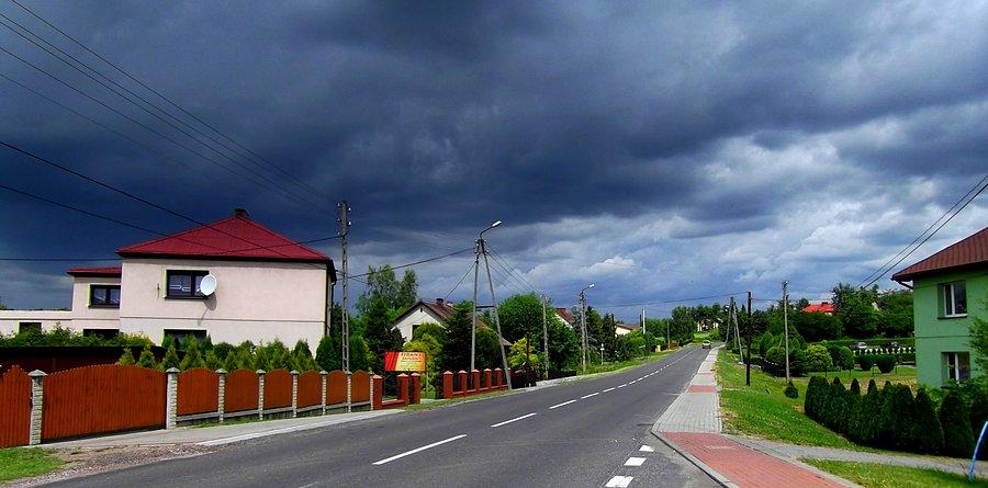 W Bluszczowach zaczynało kropić, uciekam w kierunku Pszowa