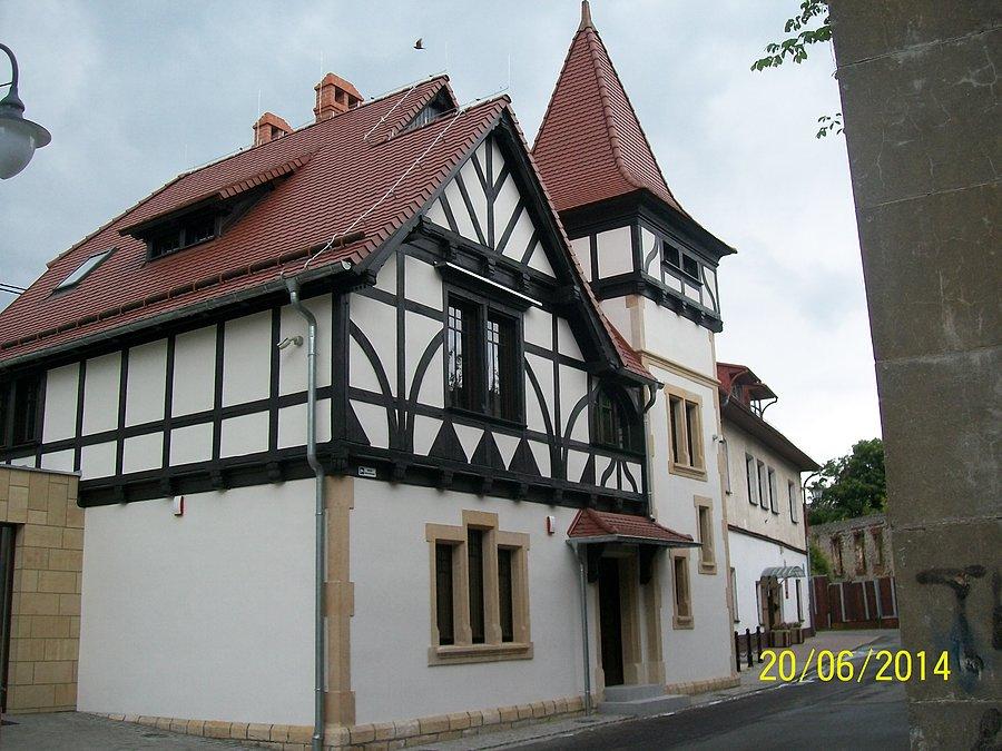 Budynek przy zamku w Strzelcach Opolskich