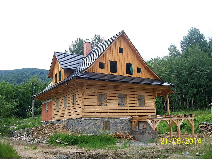 Budowa nowego drewnianego domu w Premyslovie