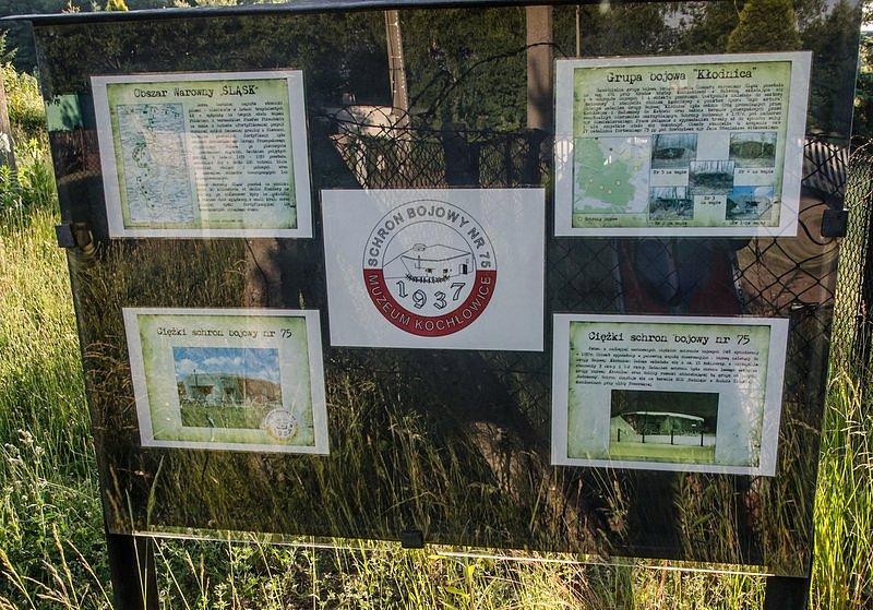Tablica informacyjna przy bunkrze w Rudzie Śląskiej - Kochłowicach