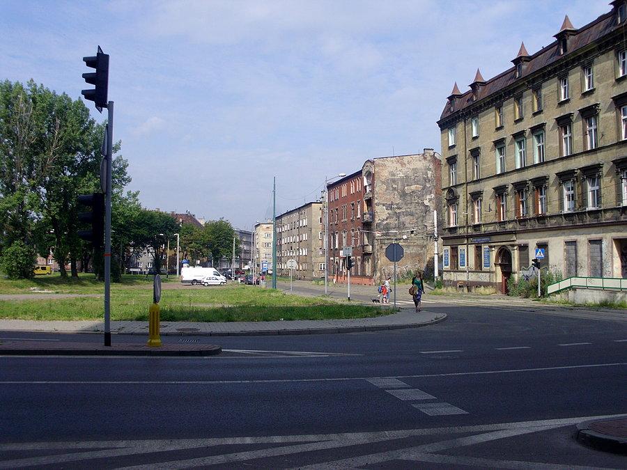 Pusty plac po wyburzonej zabudowie na Pogodzie