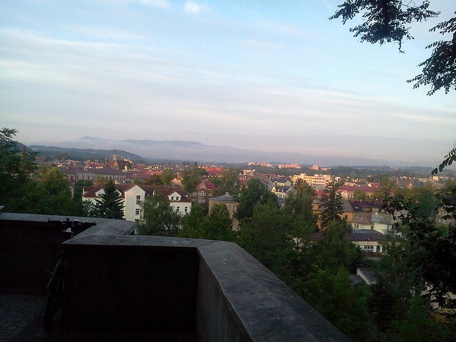 Widok z zamku na Beskidy w Czechach