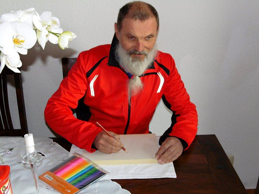 Siwobrody przed wycieczką testuje nowy aparat fotograficzny