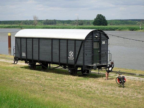 Bartek przestawia wagon