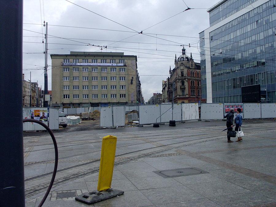 Katowicki Rynek w stadium rozwałki