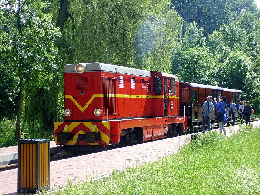 Lokomotywa Lxd2 rozpoczyna oblot składu na stacji ZOO