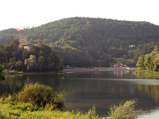 Zamek Tropszyn nad jez. Czchowskim