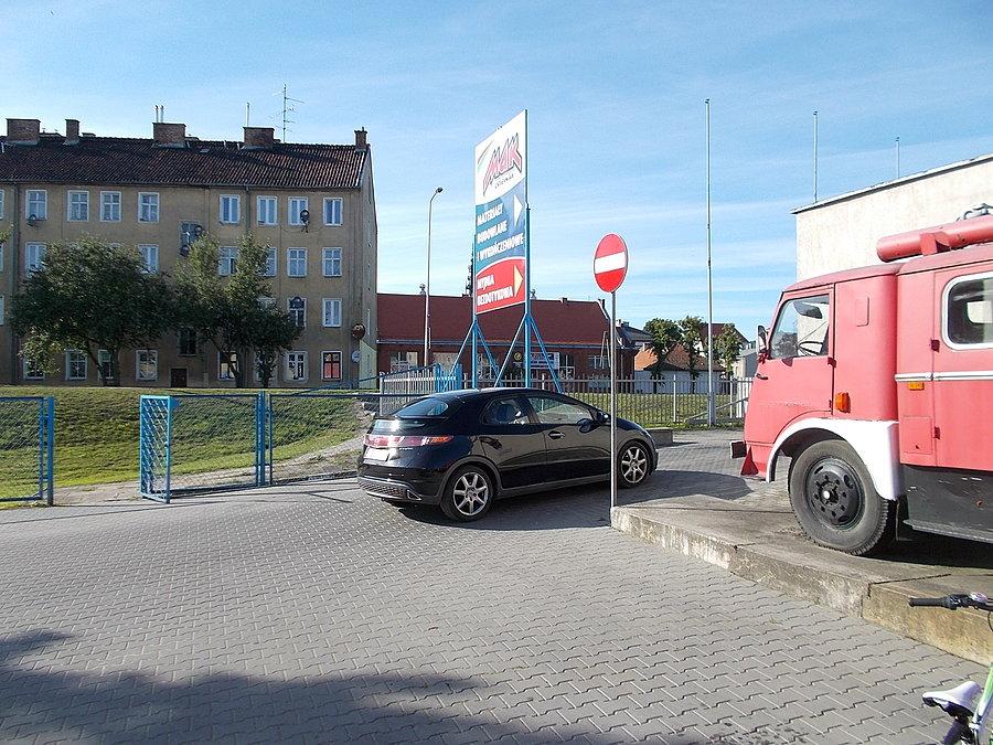 Samochodem pod prąd