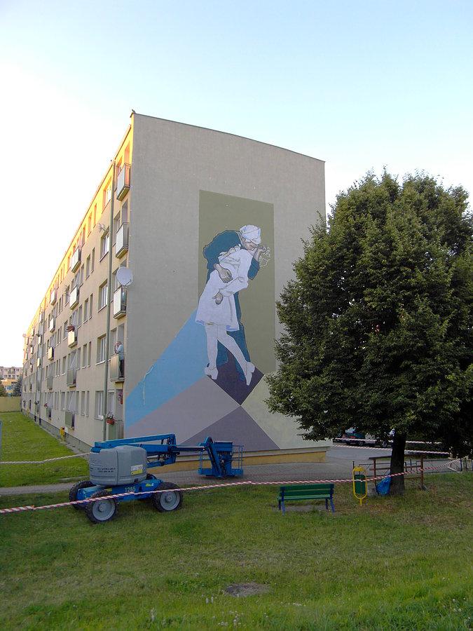 Na jednym z tczewskich bloków powstaje mural zdjącia słynnego fotografa urodzonego w naszym mieście - Alfreda Eisenstaedta