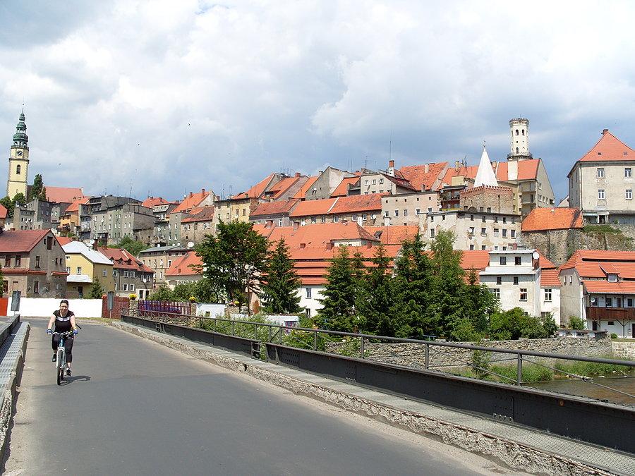 Po nabraniu sił ruszamy dalej, Stara Bystrzyca w tle
