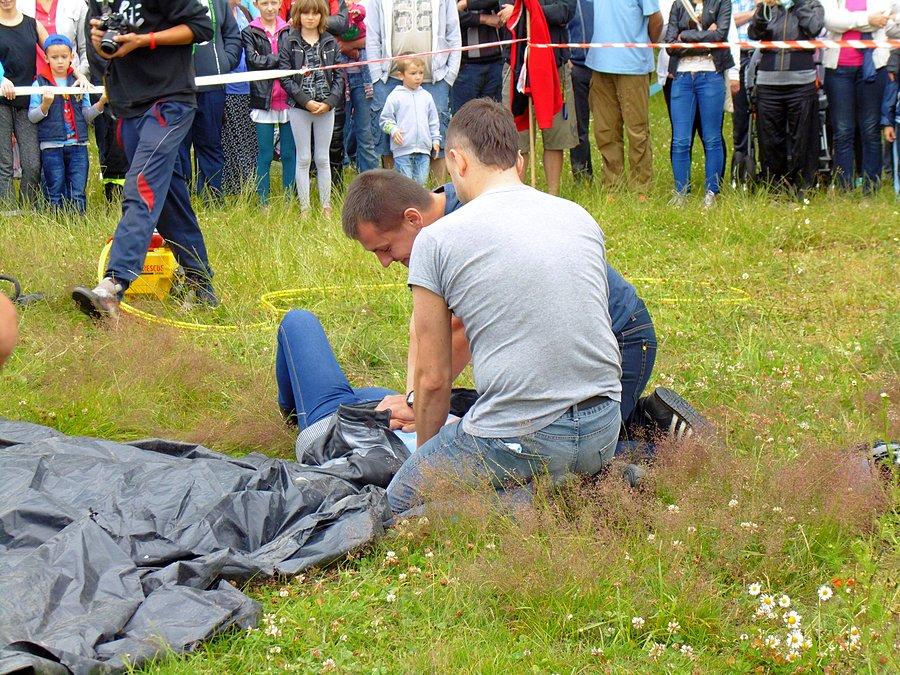 Festyn w Żabowie _ pokaz udzielania pomocy
