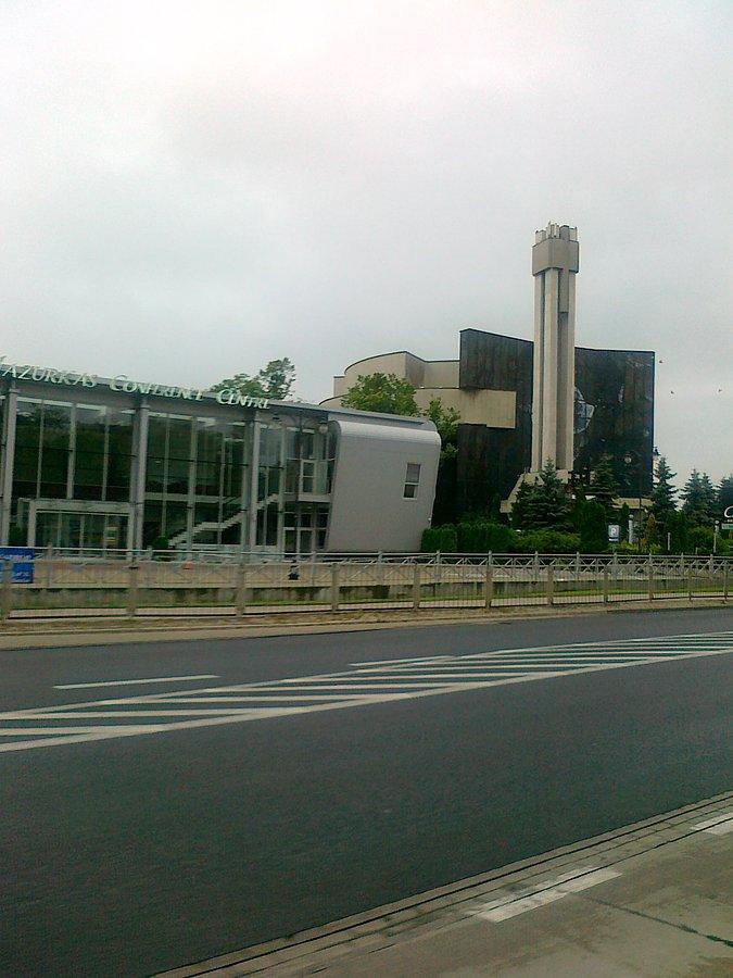 W Ożarowie krajowa 2 jest głóną ulicą