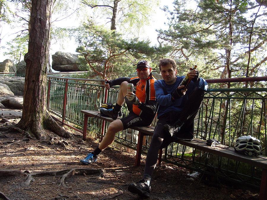 Wspólne biesiadowanie, szkoda że nie przy ognisku, ale da się to szybko naprawić ;). Dzięki Ryjek za towarzystwo i jak zawsze za pogaduchy i do następnego