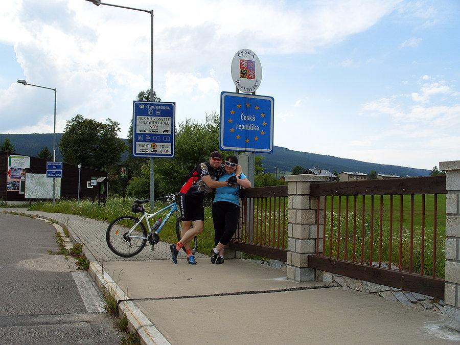 I przyszedł czas na przekroczenie granicy, oczywiście dowodów a co dopiero paszportów brak, czyli w razie kontroli zostaje piękny uśmiech ;))))