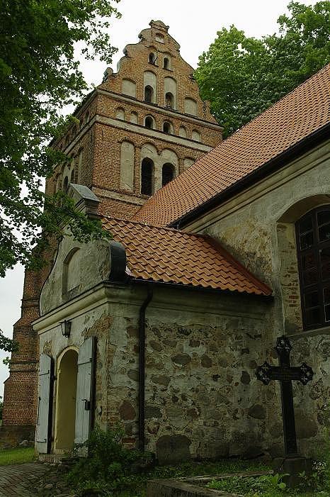 Dźwierzuty-Kościół ewangielicki XIVw