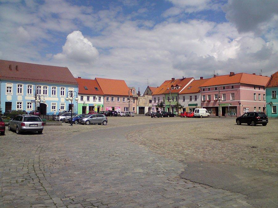 Kolorowy rynek w Wiązowie