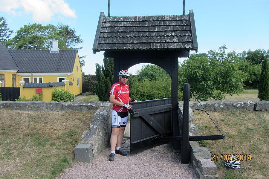 Jedna z ciekawych bramek na Bornholmie - samozamykająca