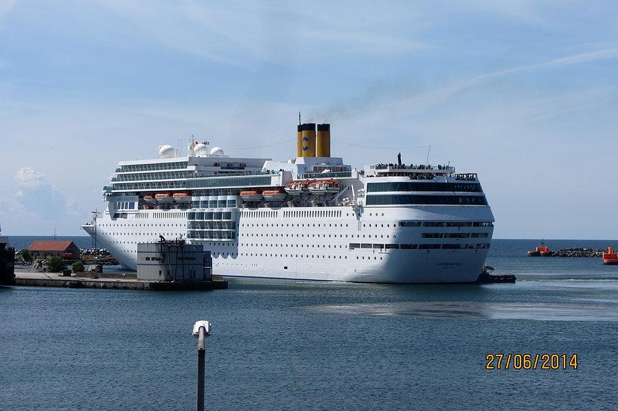 Luksusowy prom Costa Romantica zawitał do portu w Ronne