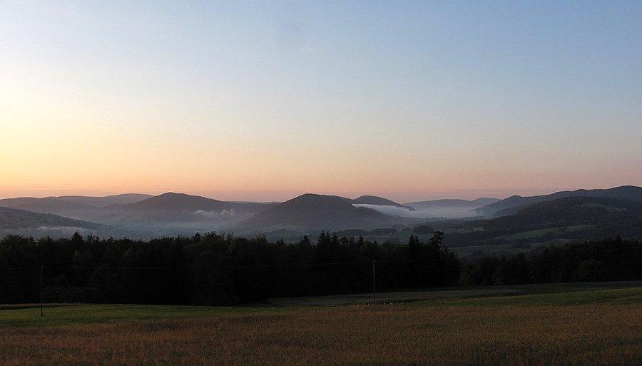 Całe górki nad jeziorem