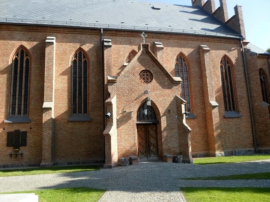 Kamień węgielny położono 15.09.1877 r., a poświęcenie 4.01.1880