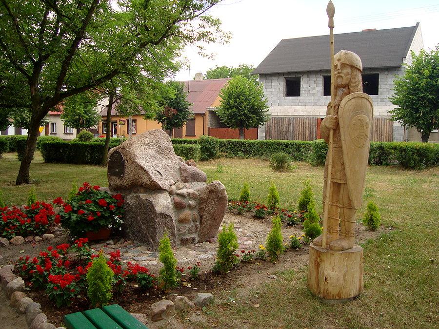 Pomnik upamiętniający 720 lat Chocza