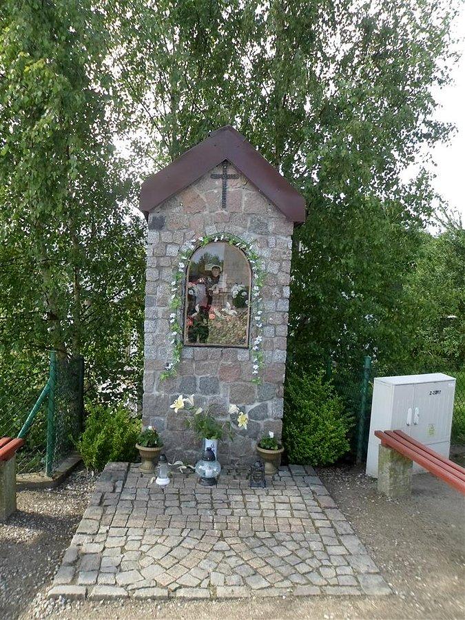 Kapliczka we wsi Zdrada