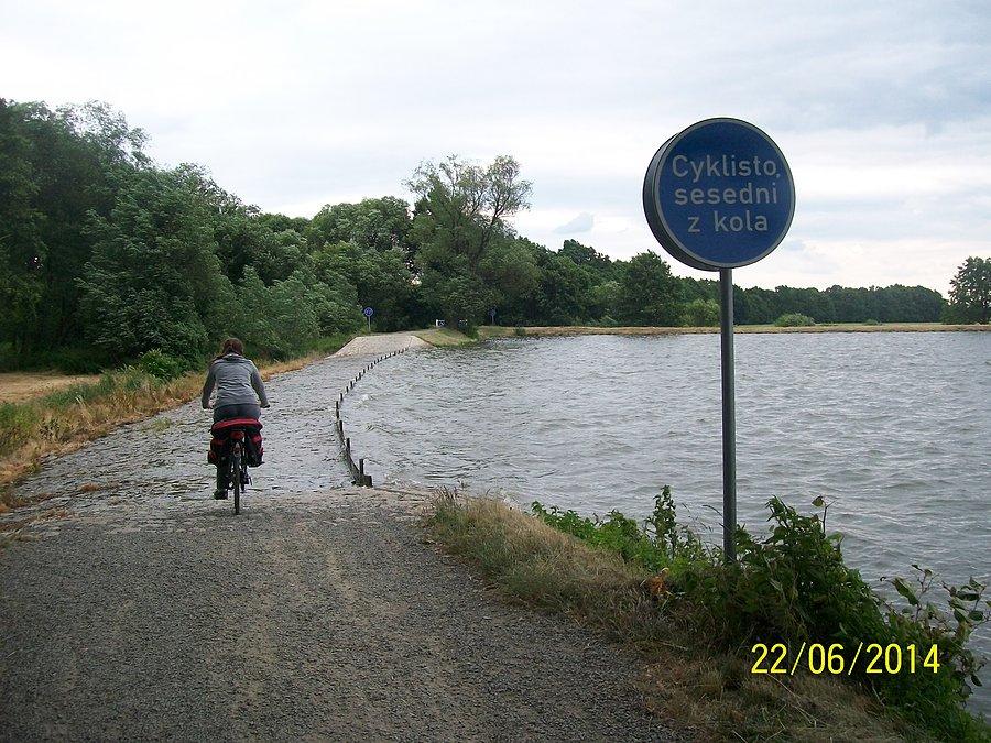 Pierwsza i ostatnia przeszkoda na drodze rowerowej Opava - Krnov